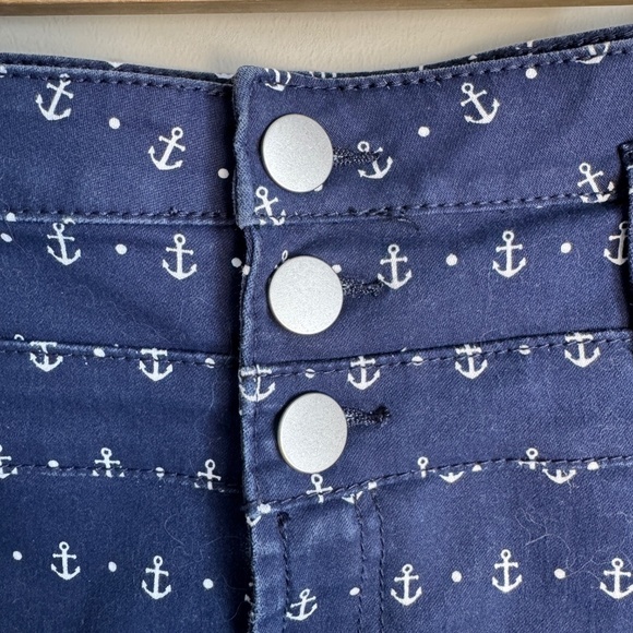 NOBO Women's 17 Mid-Rise Nautical Theme Shorts Navy Blue Allover Anchor‎ Stretch - Picture 2 of 12